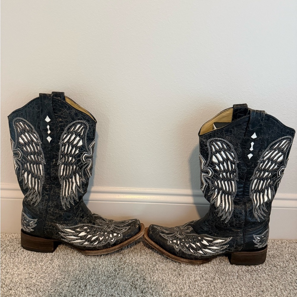 Corral Black and White Embroidered Western Heeled Boots - Picture 5 of 9